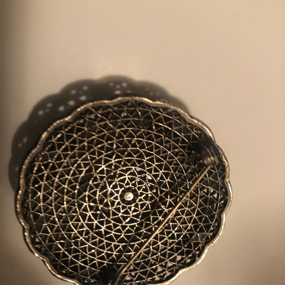 Lapel pin Cameo - Picture 2 of 3